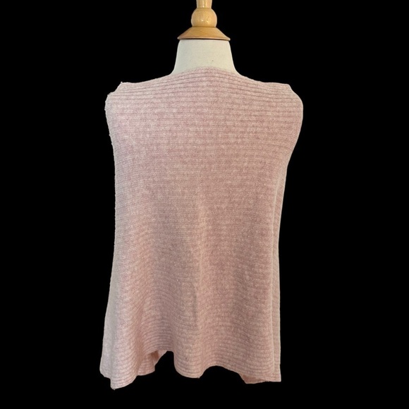 Wool blend pink shawl - Picture 3 of 4
